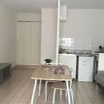 Apartment Meuble 27 Metres Carres Wifi Netflix Niort