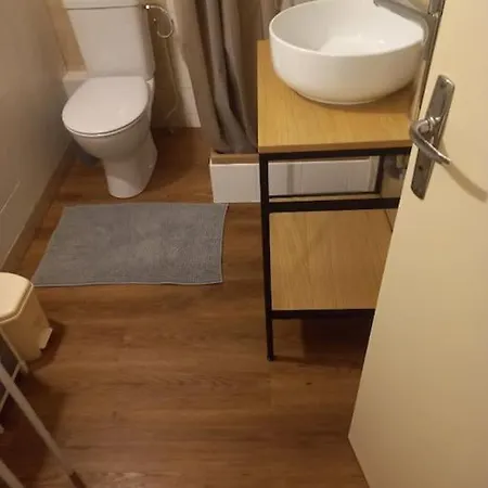 Appartement Meuble 27 Metres Carres Wifi Netflix Niort